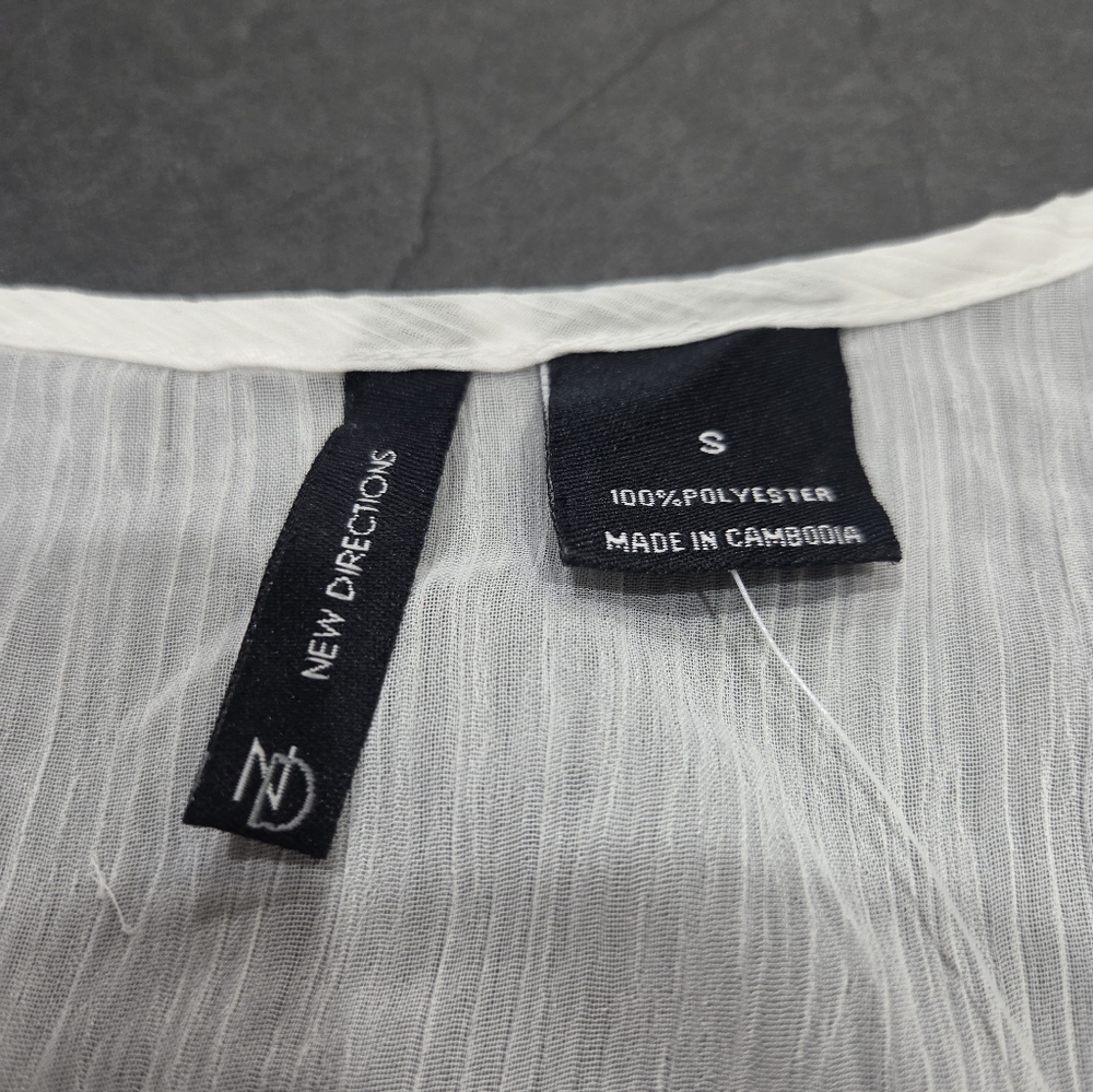 NWT New Directions White Blouse with Lace Detail Front Flutter Sleeves Sz.S - Picture 5 of 8